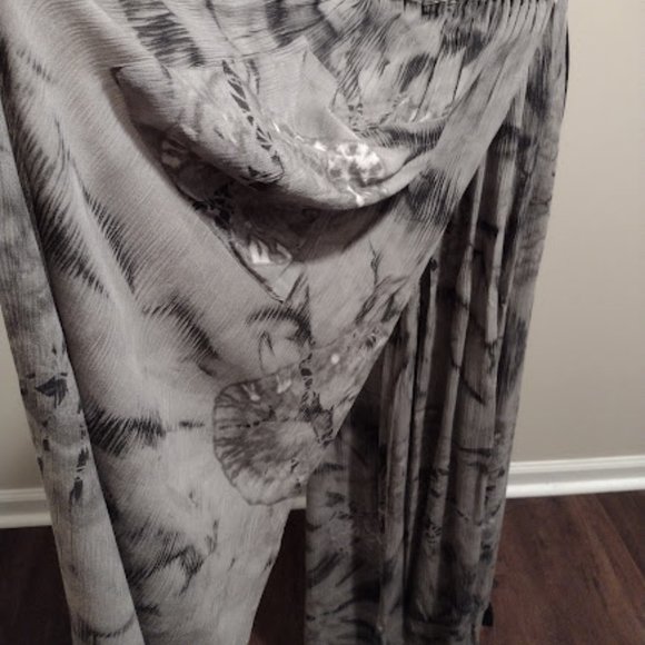 Las Manos, 2pc Romper Set, Gray & Black Print, Top Size-M/L & Pants Size-S/M - Picture 6 of 7